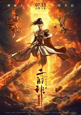 视频中造型师正在为罗晋整理发型，罗晋自己也帮旁边的女助理整理了帽子。