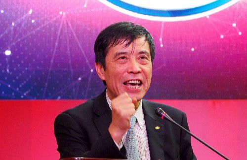 由专业人士组成的评审团在观赏完所有影片 第72届美国电影电视金球奖完整获奖名单 2015-01-12 2015年1月12日上午9点，由好莱坞外国记者协会主办的第72届电影电视金球奖颁奖典礼将拉开大幕，完整获奖名单出炉。